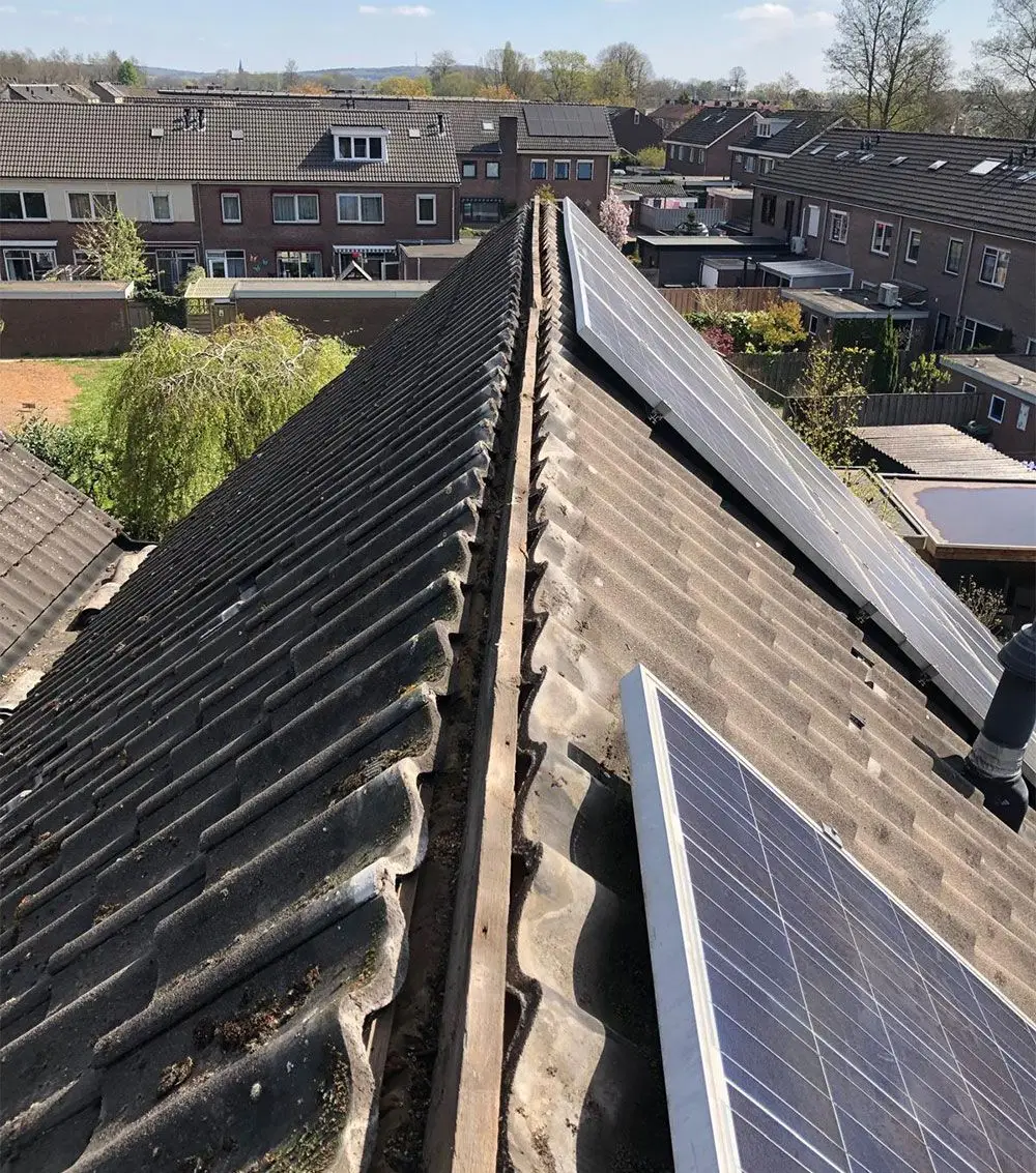 Pannendak met zonnepanelen