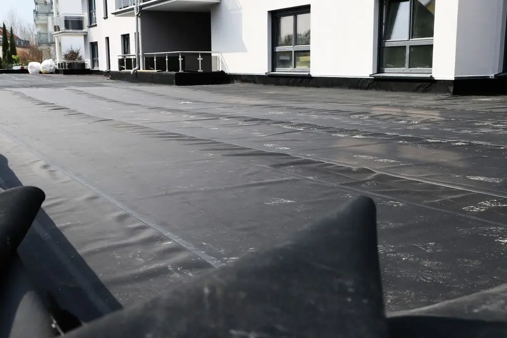 Plat dak met EPDM dakbedekking